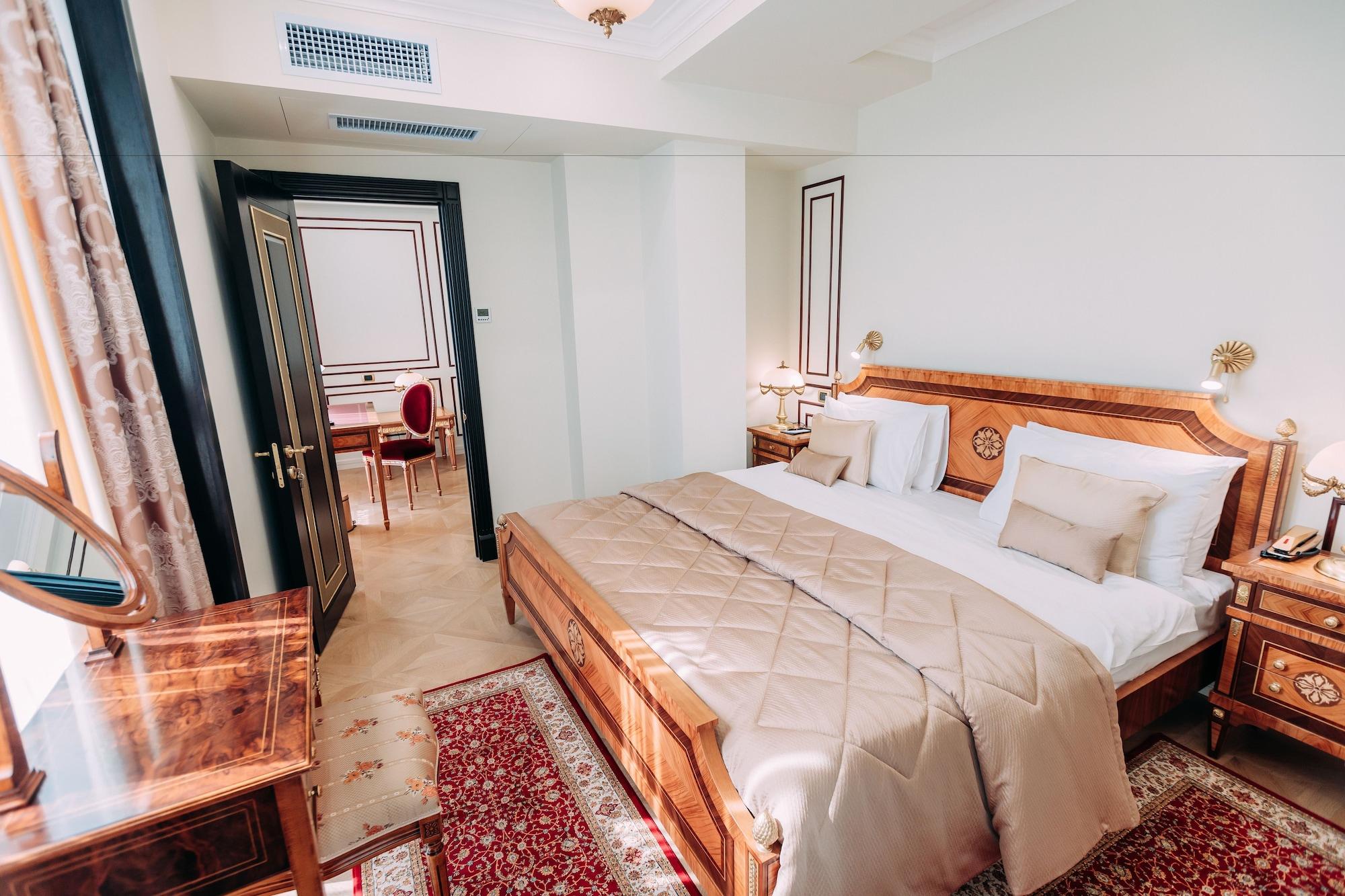 Golden Palace Hotel